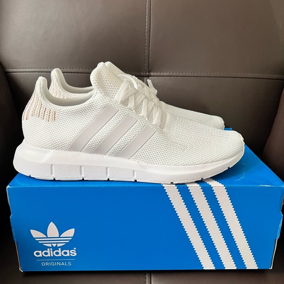 Adidas Swift Run Women Shoes - Picture 1 of 9